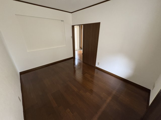 北国分2丁目戸建ての洋室