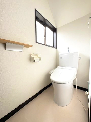 平成25年リフォーム×庭付き家庭菜園にも！栃木市大平町新　中古戸建のトイレ|トイレは2Ｆにもございます。平成25年にリフォーム済みです。