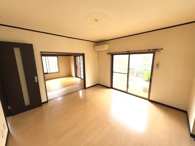 平成25年リフォーム×庭付き家庭菜園にも！栃木市大平町新　中古戸建の居間・リビング|使いやすいリビングです。平成25年にリフォーム済みです。