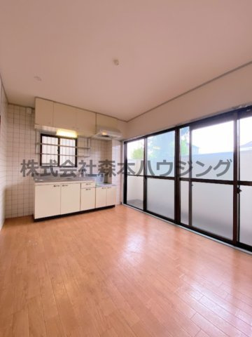 【居間・リビング】 | 　ミロクハイツ寝屋川 | 明るい居間です