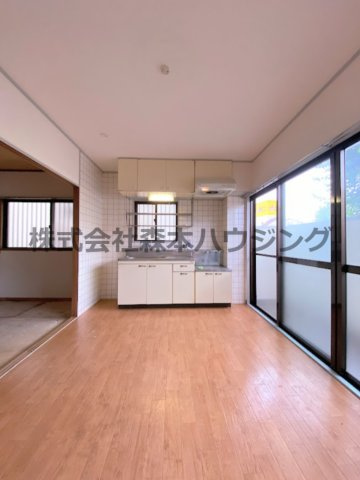 【居間・リビング】 | 　ミロクハイツ寝屋川 | ゆったり過ごせる居間です