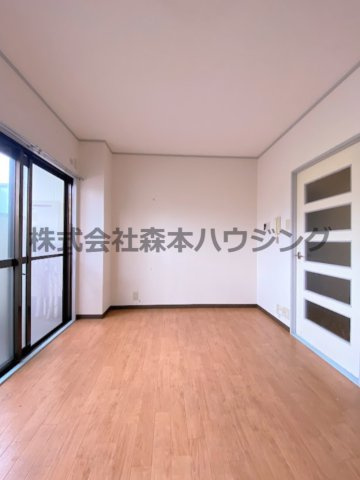 【居間・リビング】 | 　ミロクハイツ寝屋川 | 広々とした居間です