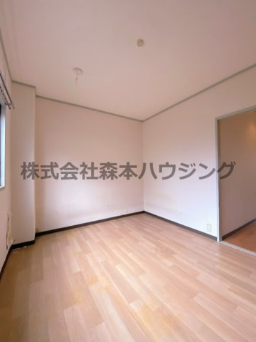 【洋室】 | 　ミロクハイツ寝屋川 | 使い勝手のいい洋室です