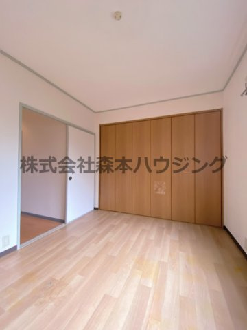 【洋室】 | 　ミロクハイツ寝屋川 | 広々とした洋室です