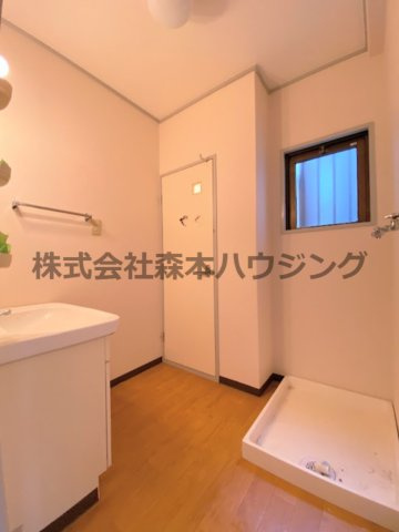 【洗面所】 | 　ミロクハイツ寝屋川 | ゆったりとスペースのある洗面所