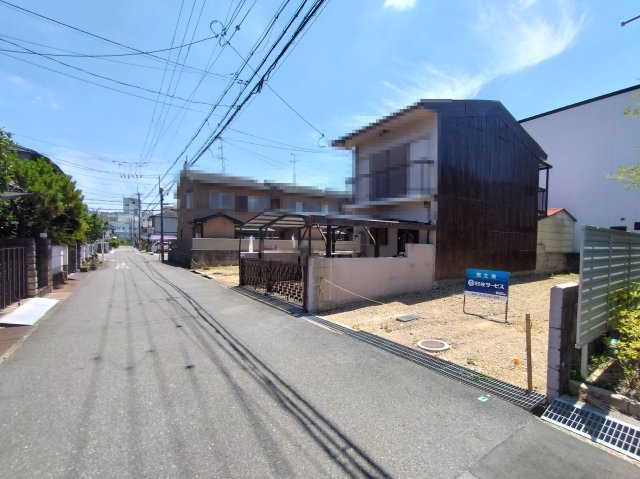 高槻市名神町売土地の前面道路含む現地写真|区画の整った閑静な住宅街です