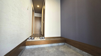 【玄関】 | 大東市泉町1丁目　リフォーム済中古戸建