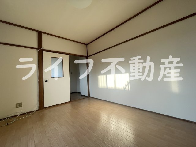 サンハウスの内装|明るい色調の室内です