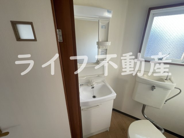 サンハウスの独立洗面台|朝の支度にも助かる、独立の洗髪洗面化粧台