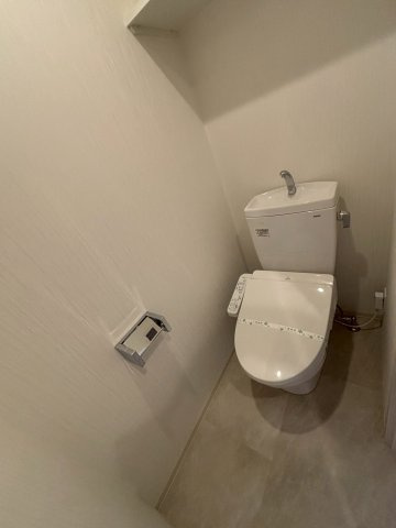 大阪市中央区鎗屋町１丁目の賃貸マンションのトイレ