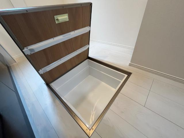 Ｃｏｃｏ　Ｌｅａｆのキッチン|床下収納