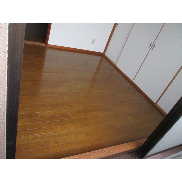 小栗ビルの居間・リビング|洋室