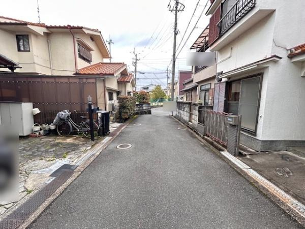 【前面道路含む現地写真】