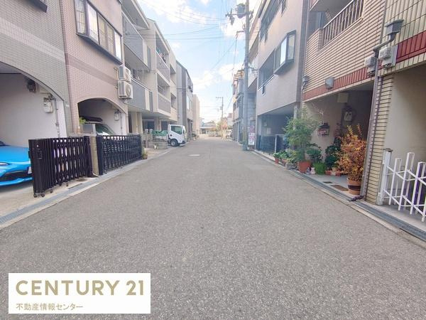 【前面道路含む現地写真】 | 小林東２丁目　中古戸建 | 前道は広めです！