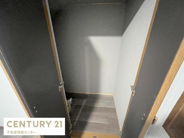 【洋室】 | 小林東２丁目　中古戸建 | 中容量大き目の収納