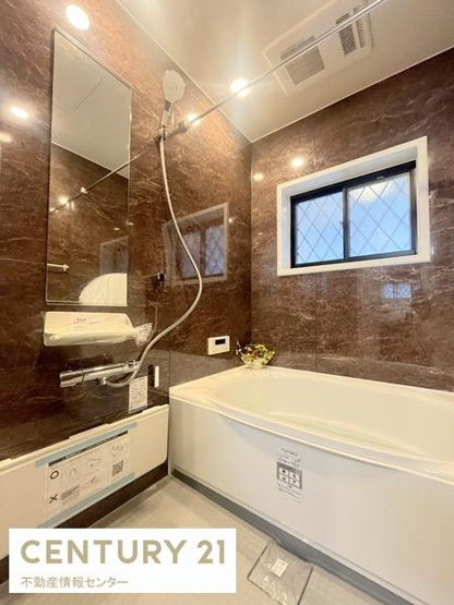 【浴室】 | 小林東２丁目　中古戸建 | 浴室暖房乾燥機付きのバスルーム！
雨の日の洗濯物も楽々です！