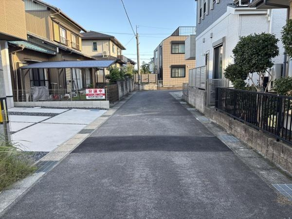 安城市里町1期　全1棟・1号棟の前面道路含む現地写真|前面道路です。