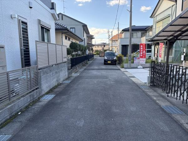 安城市里町1期　全1棟・1号棟の前面道路含む現地写真|前面道路です。
