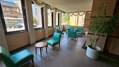 【エントランス】 | グランドール米子旗ヶ崎 | 休憩スペースです。