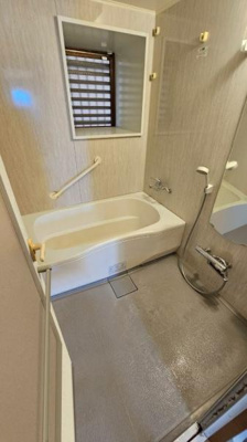 【浴室】 | グランドール米子旗ヶ崎 | 窓付きのバスルームです。