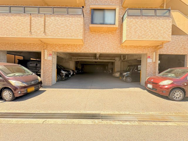 ライオンズマンション西明石第二の駐車場