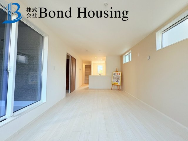 西明石駅まで徒歩14分　北王子町　新築戸建の居間・リビング