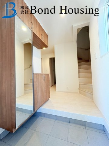 西明石駅まで徒歩14分　北王子町　新築戸建の玄関