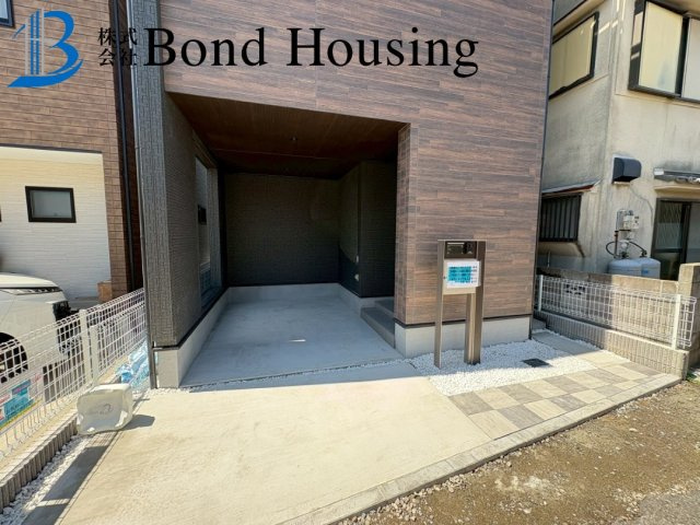 西明石駅まで徒歩14分　北王子町　新築戸建の駐車場