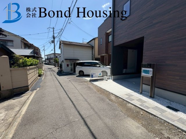 西明石駅まで徒歩14分　北王子町　新築戸建の前面道路含む現地写真