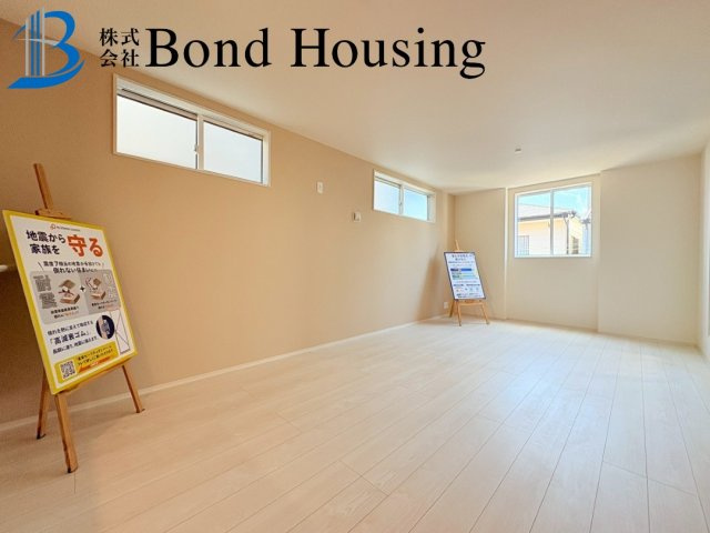 西明石駅まで徒歩14分　北王子町　新築戸建の居間・リビング