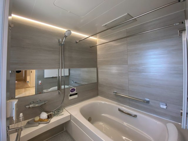 【浴室】 | 【浴室】1620サイズでゆとりのある浴室。優雅なバスタイムをお過ごしいただけます！