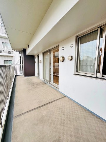 グランスイート本厚木のバルコニー