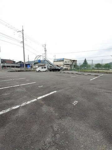 エスポワール貴船の駐車場