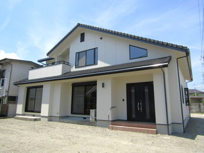 【外観】 | 【再生住宅】南アルプス市加賀美 | 建物外観を気になさる方へ、見た目の良い物件です