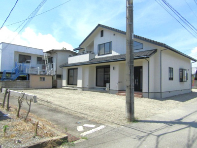 【駐車場】 | 【再生住宅】南アルプス市加賀美 | 車をお持ちの方に嬉しい駐車場付きの物件です