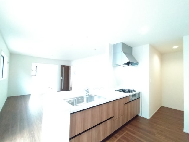 笠間市笠間　第10のキッチン|同施工キッチンから見たリビングです。リビングは家族皆が集まる場所～家族会議からお子様の日々の成長を感じれる場所です。