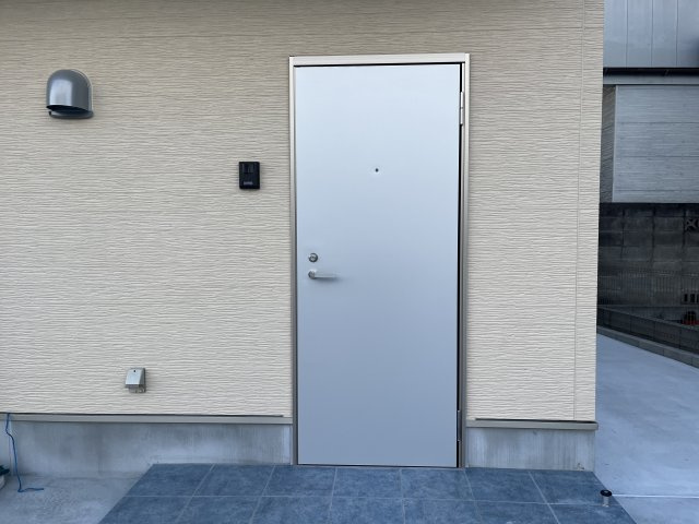 4丁目13番11の玄関
