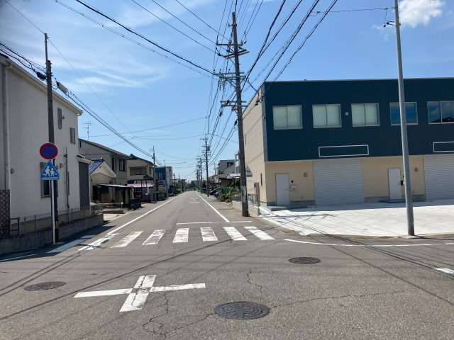 4丁目13番11の駐車場|敷地南面道路