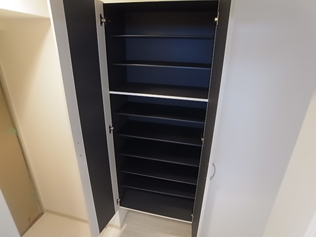 神戸市須磨区行幸町４丁目の賃貸マンションの玄関|シューズボックス付き