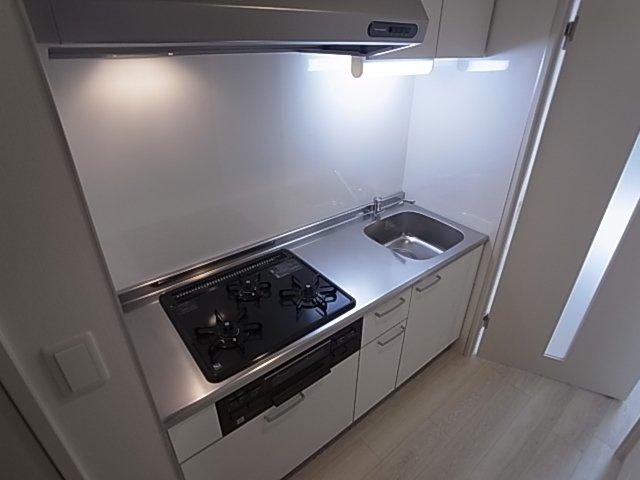 神戸市須磨区行幸町４丁目の賃貸マンションのキッチン|システムキッチン（ガス3口）