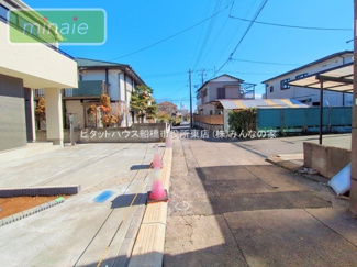 【前面道路含む現地写真】 | 販売現地
スタイリッシュな外観でゆったりした空間が魅力的です♪