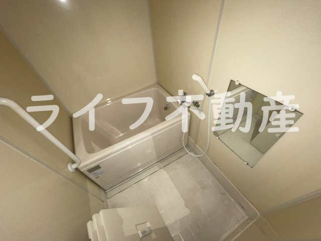 クローバーハイツの浴室|落ち着いた空間のお風呂です