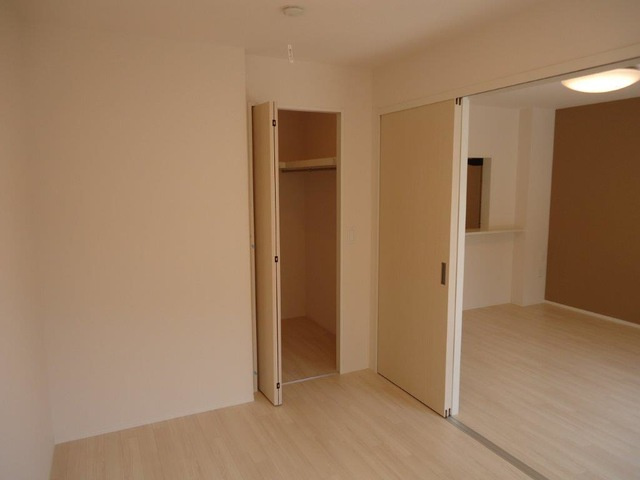 レガシィＢの寝室|クローゼット付の洋室です☆