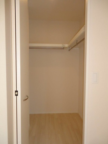 レガシィＢの収納|ウォークインクローゼットなので収納豊富です★