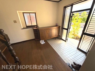 【玄関】 | 丹波篠山市住吉台中古戸建 | 玄関には圧迫感の無いシューズBOXが設けられております！！