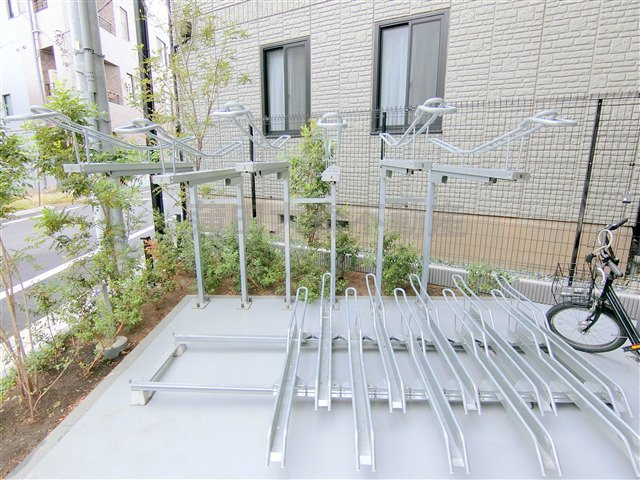 ミルーナヒルズ南蒲田のその他共用部分|ラック式の駐輪場　空き状況等詳細はお問合せください。