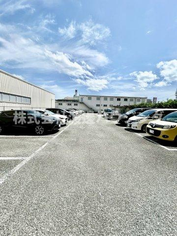 パークハイツアイリス５号館の駐車場
