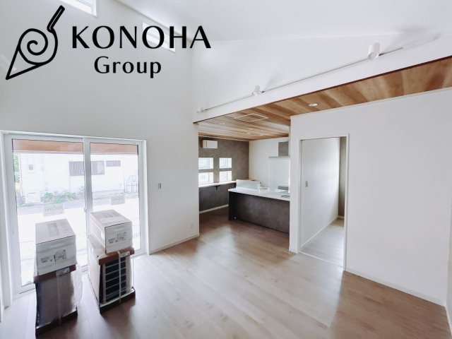 【中古戸建】児玉郡美里町木部の居間・リビング|■リビング｜陽当たり良好のリビングダイニング♪賃貸では叶わなかった、お友達とのホームパーティや大音量で映画やテレビを楽しむことができます(*^^*)