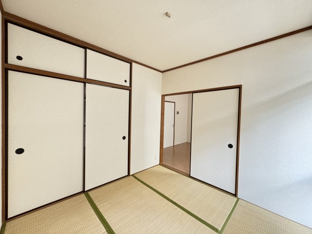 小西第6マンションの和室