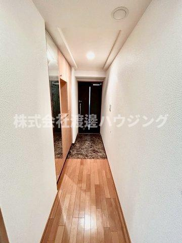 ディアステージ江坂G-TOWERの玄関